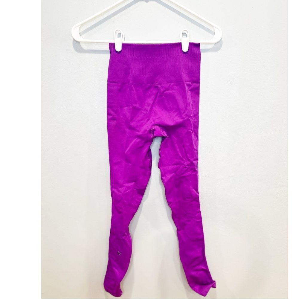 Lululemon zone in tight ultra violet size 4 - Picture 4 of 6
